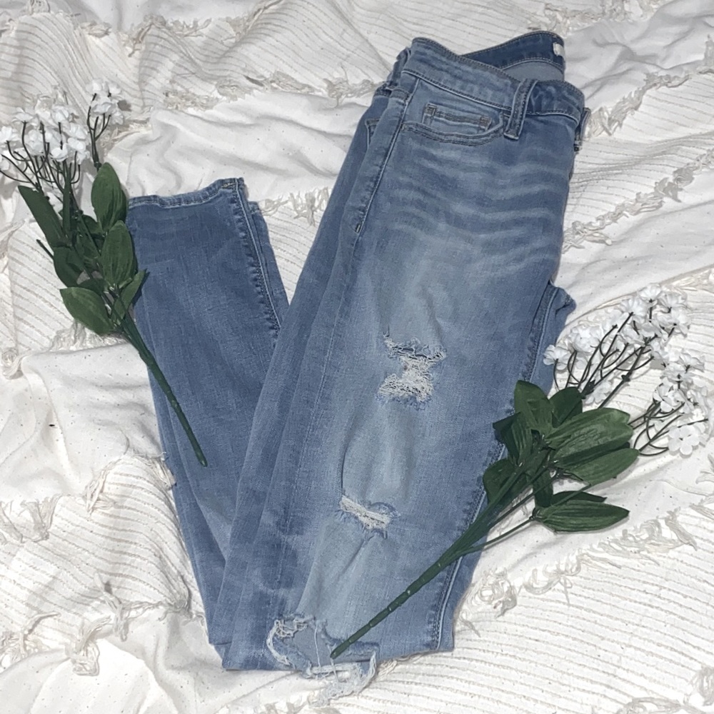Light wash skinny jeans